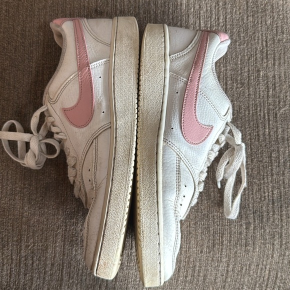Nike Court Vision Sneakers, Women’s size 7.5, White &  Pink, PreOwned - Picture 16 of 16